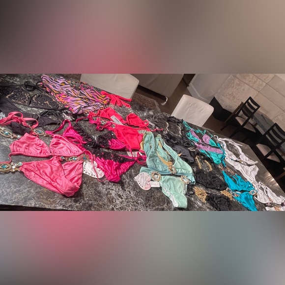 New with or without tags beach bunnies XL or L sizes have two small sets - Picture 17 of 17